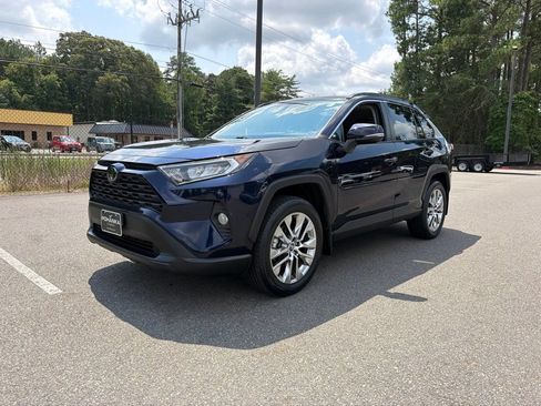 Used 2021 Toyota RAV4 XLE Premium AWD/4WD image 2
