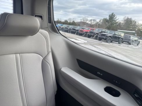 Used 2023 Jeep Wagoneer Series III w/ Premium Group I image 20