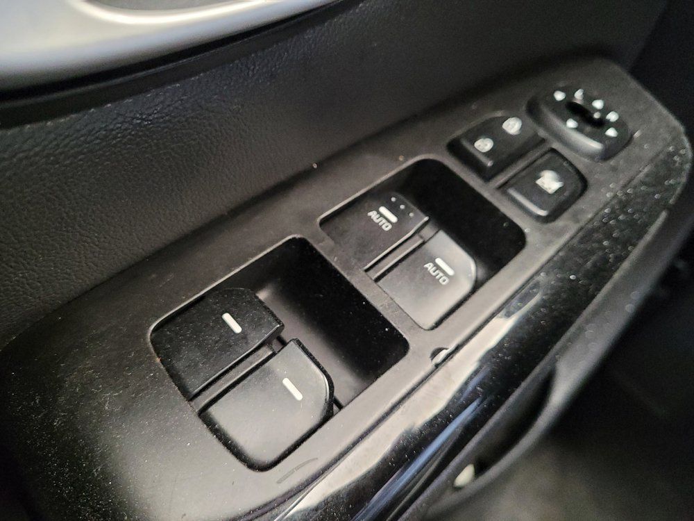 Used 2015 Kia Soul + w/ Primo Package FWD image 27