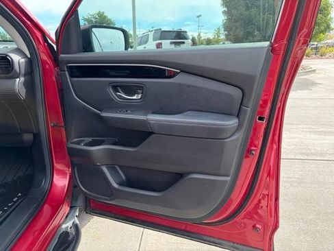Used 2025 Honda Pilot Touring image 23
