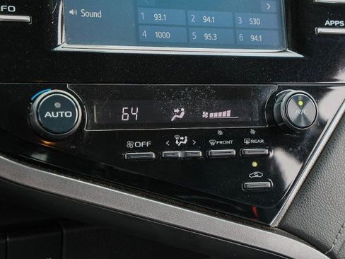 Used 2018 Toyota Camry SE FWD image 16