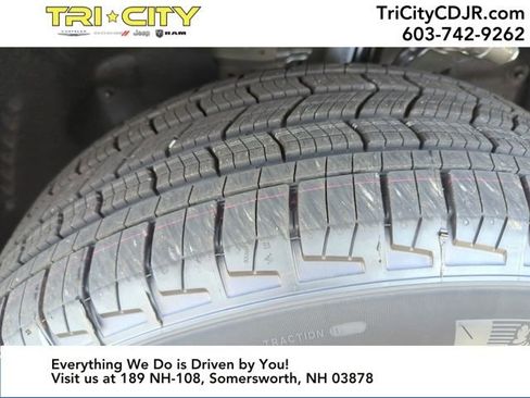 New 2025 Jeep Grand Cherokee Altitude image 42