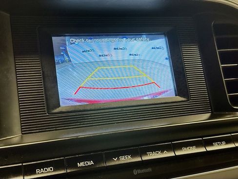Used 2020 Hyundai Elantra SE image 15