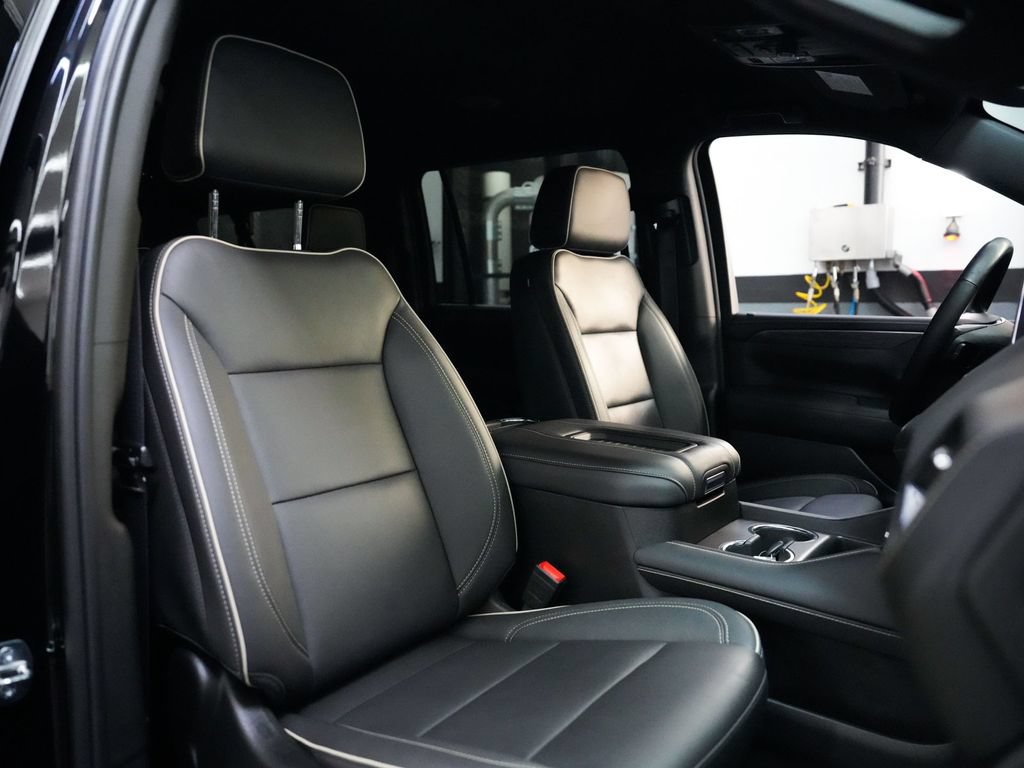 Used 2024 GMC Yukon XL SLT w/ SLT Luxury Package AWD/4WD image 39