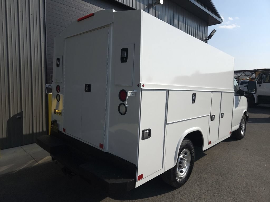 Used 2017 Chevrolet Express 3500 RWD image 7