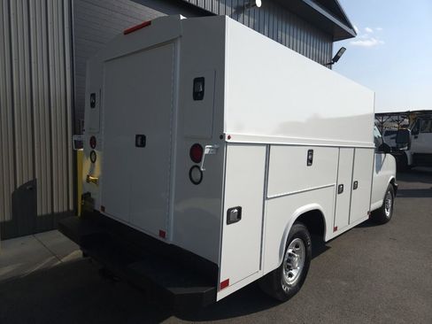 Used 2017 Chevrolet Express 3500 image 7