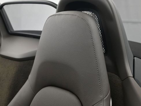 Used 2025 Porsche 718 Boxster RWD image 15