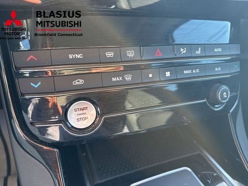 Used 2017 Jaguar XE Premium RWD image 25