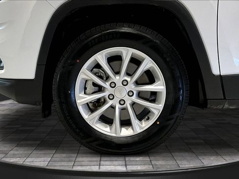 Used 2022 Jeep Cherokee Latitude Lux AWD/4WD image 32