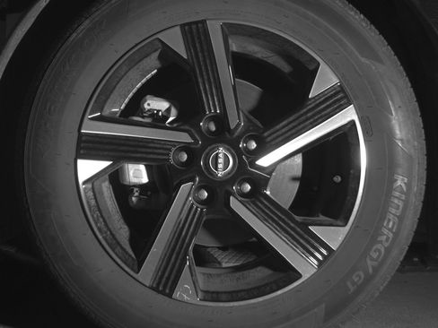 Used 2025 Nissan Sentra SV FWD image 12