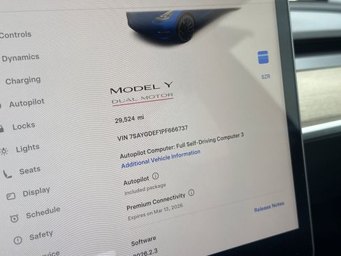 Used 2023 Tesla Model Y Performance image 3