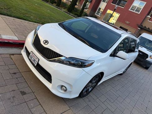 Used 2015 Toyota Sienna SE Premium FWD image 28