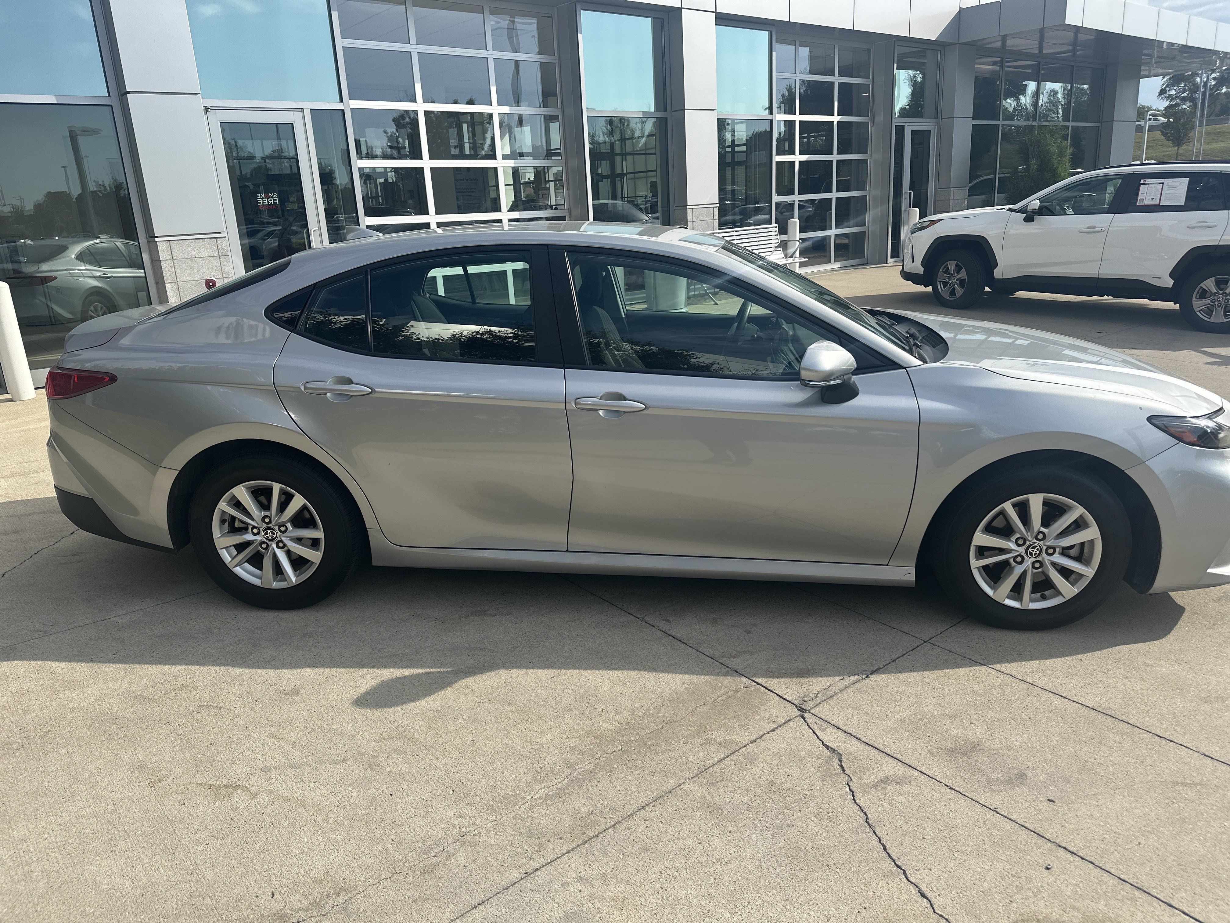 Used 2025 Toyota Camry LE FWD image 9