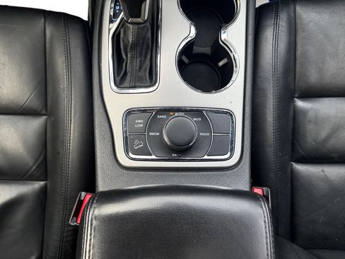 Used 2018 Jeep Grand Cherokee Limited image 21