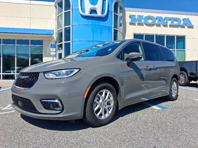Used 2023 Chrysler Pacifica Touring-L