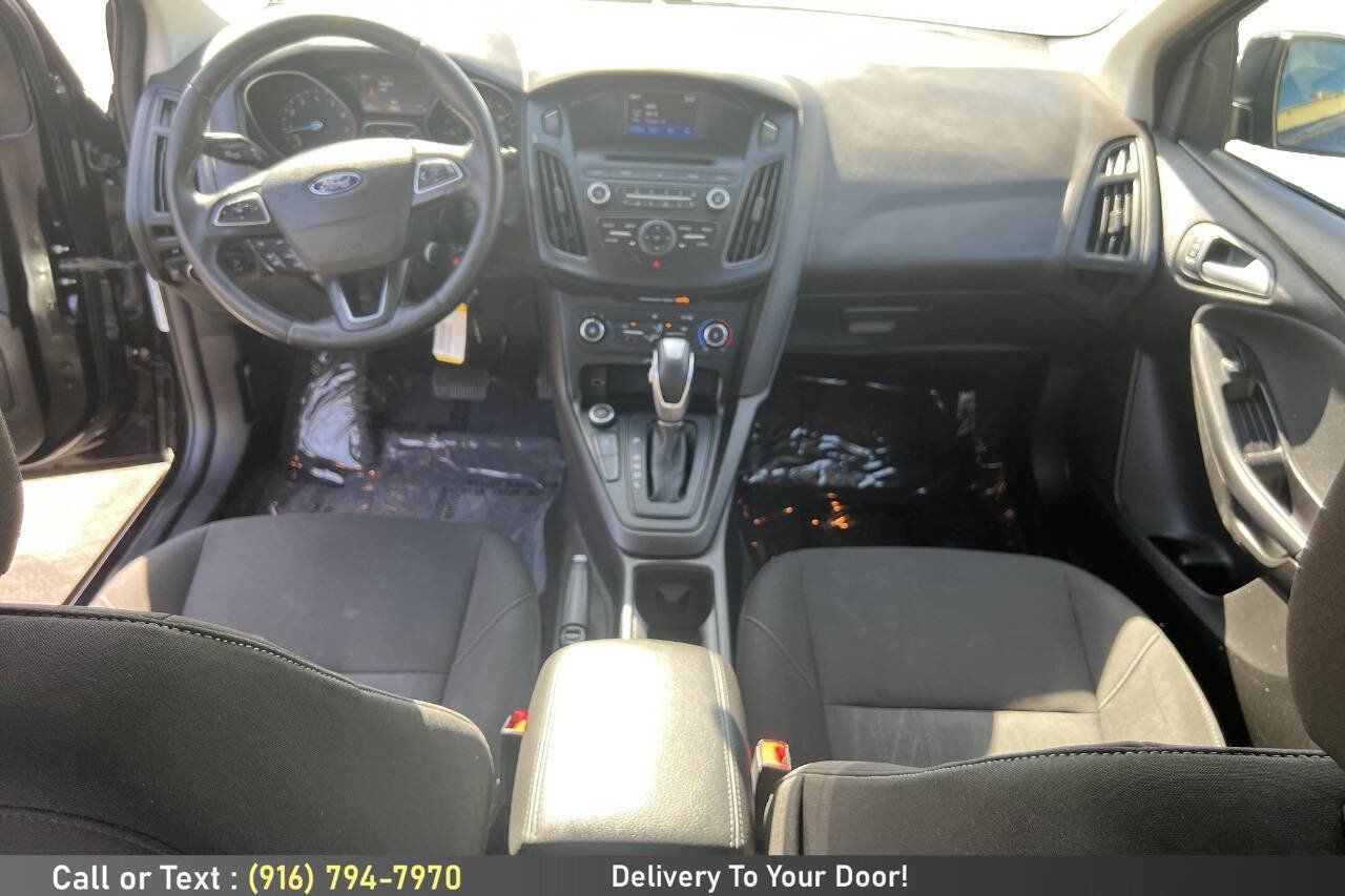 Used 2015 Ford Focus SE w/ SE Cold Weather Package FWD image 15