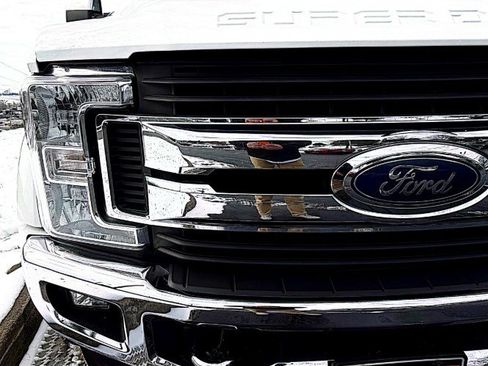 Used 2017 Ford F450 XLT w/ XLT Premium Package image 4