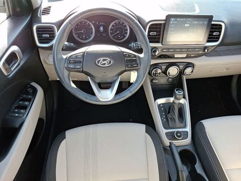 Used 2021 Hyundai Venue SEL FWD image 11