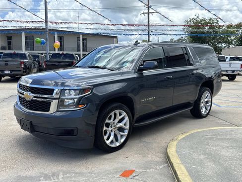 Used 2020 Chevrolet Suburban LT AWD/4WD image 3