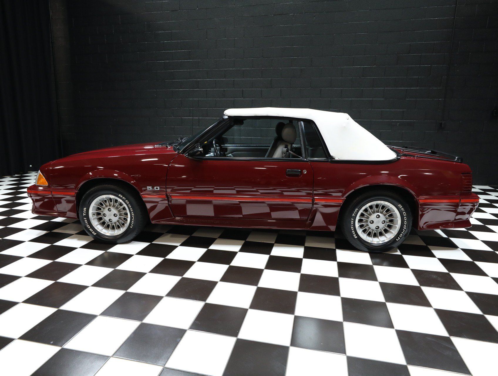 Used 1987 Ford Mustang GT RWD image 7