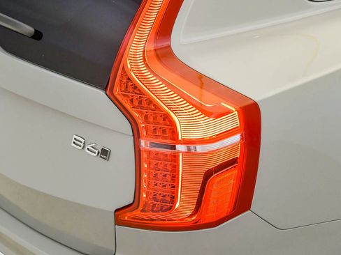 Certified 2025 Volvo XC90 B6 Plus image 13