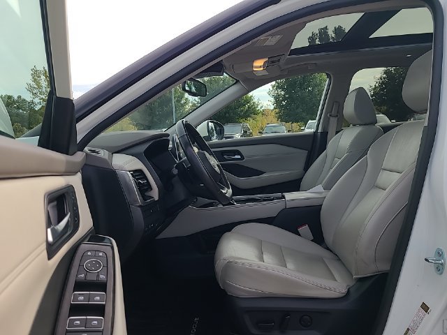 Used 2023 Nissan Rogue SL AWD/4WD image 12