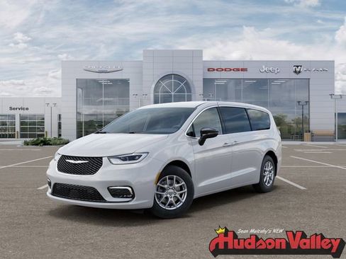 New 2026 Chrysler Pacifica Select image 1