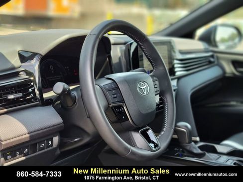 Used 2025 Toyota Camry SE image 19