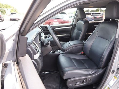 Used 2015 Toyota Highlander XLE AWD/4WD image 10