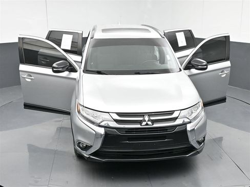 Used 2018 Mitsubishi Outlander SEL AWD/4WD image 39