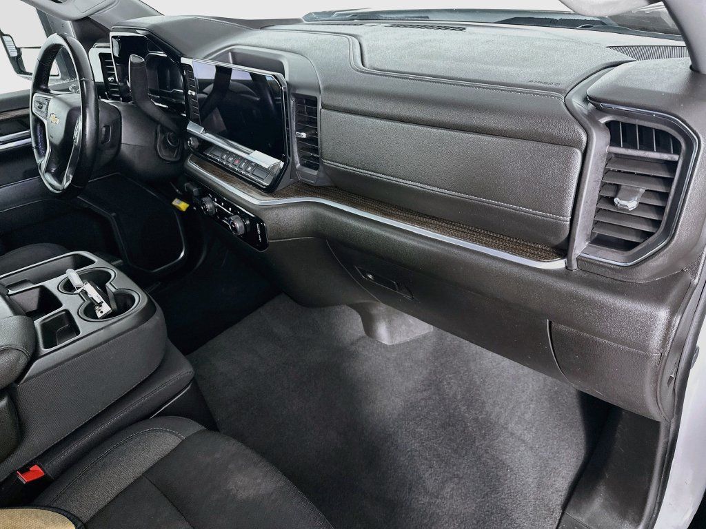 Used 2024 Chevrolet Silverado 2500 LT AWD/4WD image 28
