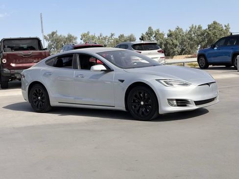 Used 2017 Tesla Model S 75 RWD image 4