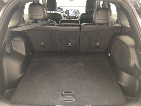 Used 2019 Jeep Cherokee High Altitude AWD/4WD image 28
