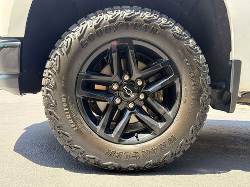 Used 2019 Chevrolet Silverado 1500 LT Trail Boss AWD/4WD image 12