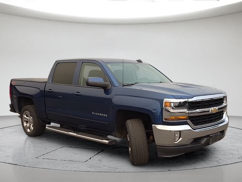 Used 2018 Chevrolet Silverado 1500 LT w/ LT Eassist Package AWD/4WD image 3
