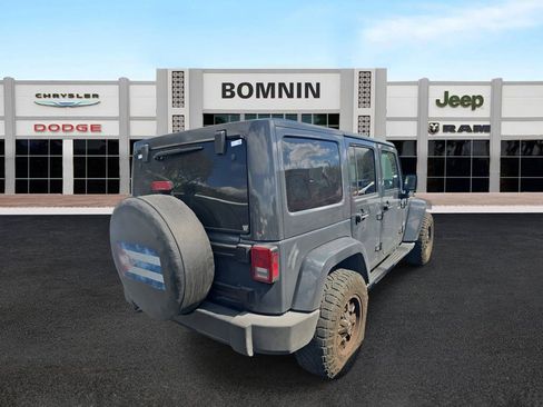 Used 2017 Jeep Wrangler Unlimited Sahara w/ Connectivity Group image 3