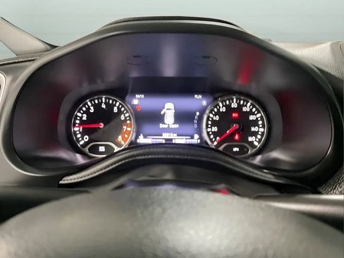 Used 2021 Jeep Renegade Latitude FWD image 19