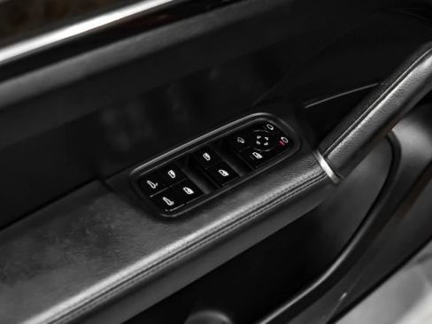 Used 2021 Porsche Cayenne AWD/4WD image 42