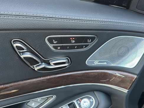 Used 2018 Mercedes-Benz S 560 Sedan image 25