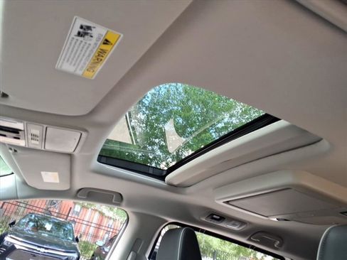 Used 2025 Honda Odyssey Touring image 11