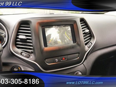 Used 2019 Jeep Cherokee Latitude Plus w/ Cold Weather Group image 36