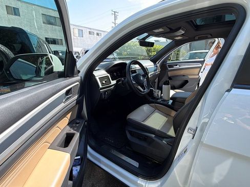 Used 2022 Volkswagen Atlas Cross Sport SE AWD/4WD image 5