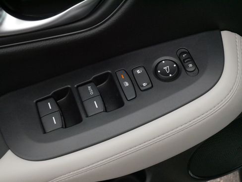 Certified 2026 Honda HR-V LX image 19