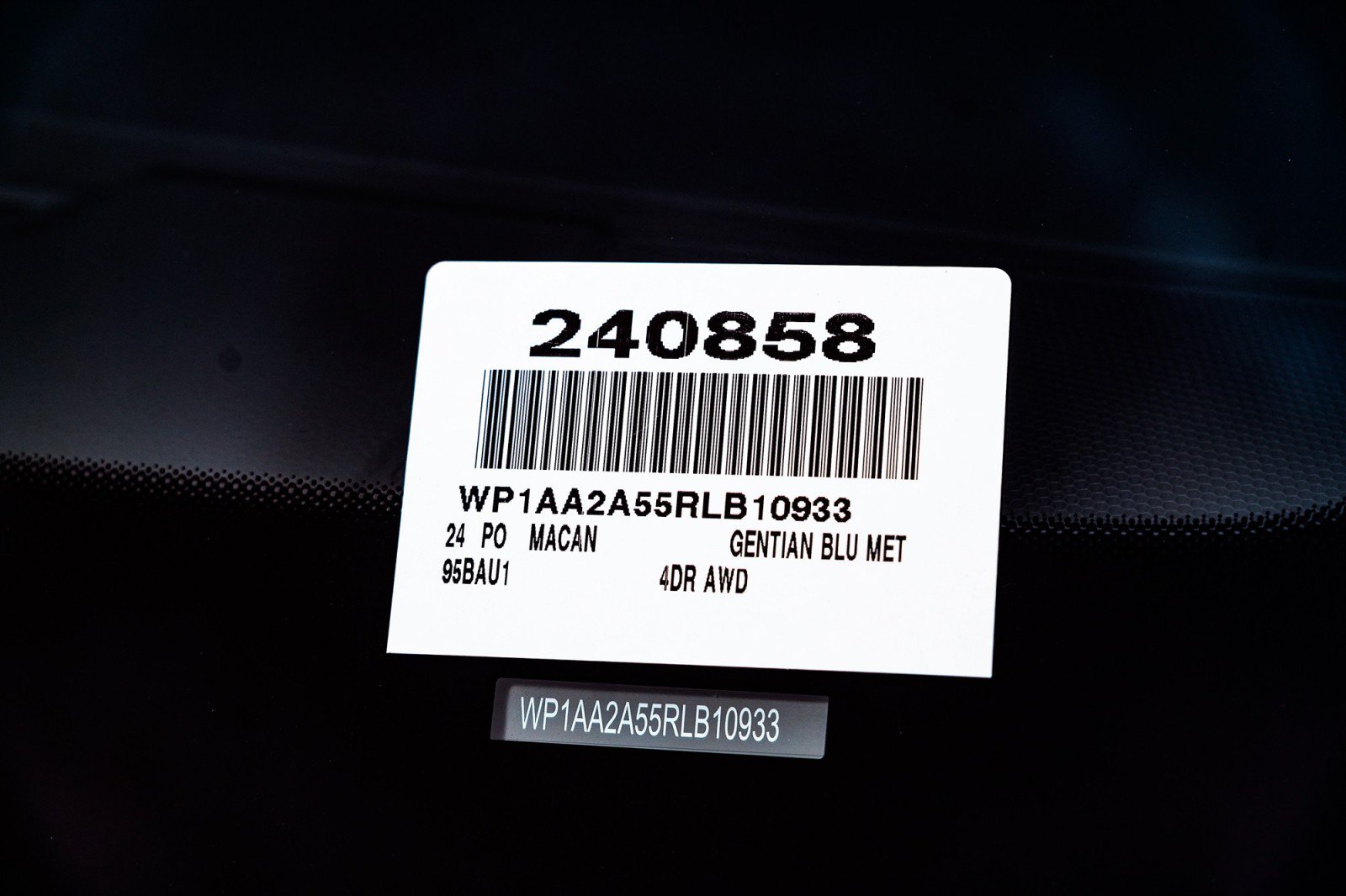 Certified 2024 Porsche Macan AWD/4WD image 25