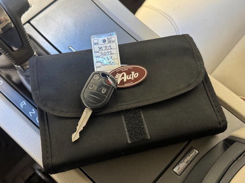 Used 2012 Ford Taurus SEL image 33