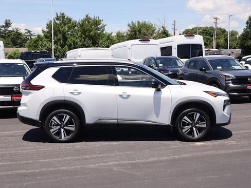 Certified 2025 Nissan Rogue SL w/ SL Premium Package AWD/4WD image 5