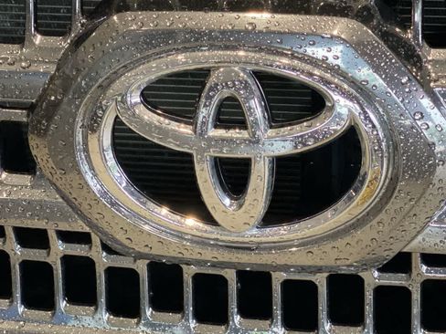 Used 2017 Toyota Tacoma TRD Sport AWD/4WD image 10