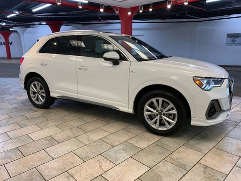 Used 2023 Audi Q3 2.0T Premium w/ Convenience Package AWD/4WD image 9