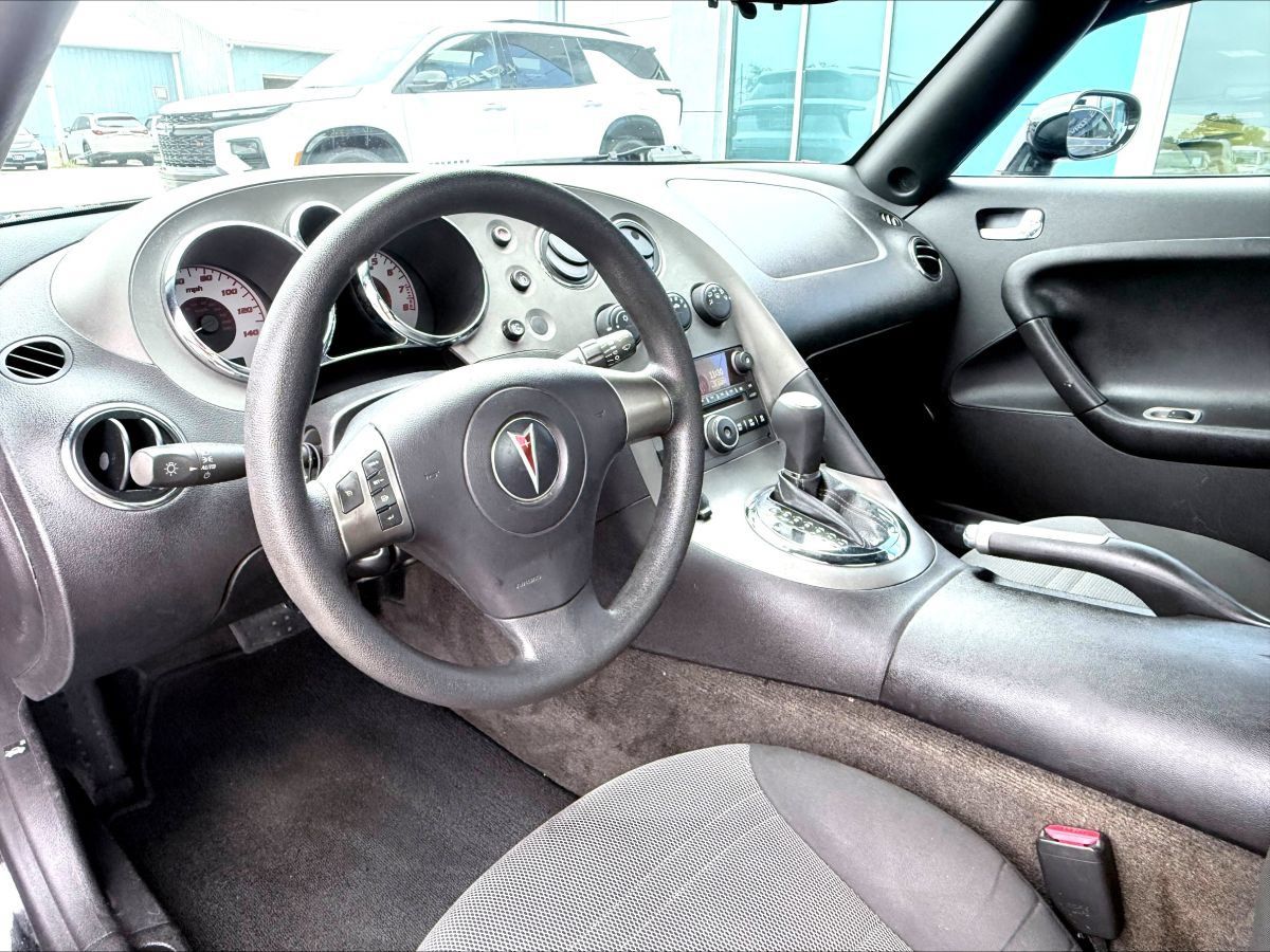 Used 2006 Pontiac Solstice Convertible w/ Power Package RWD image 9