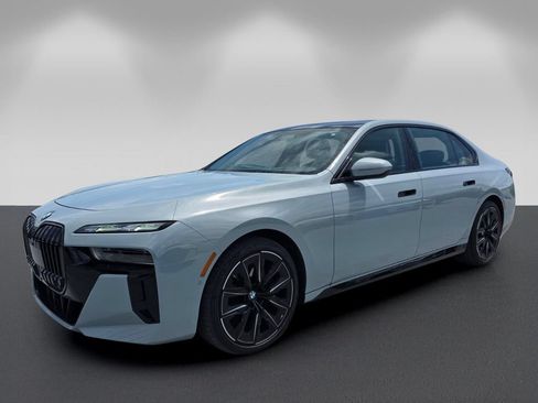 Used 2024 BMW 760i xDrive w/ Executive Package AWD/4WD image 8